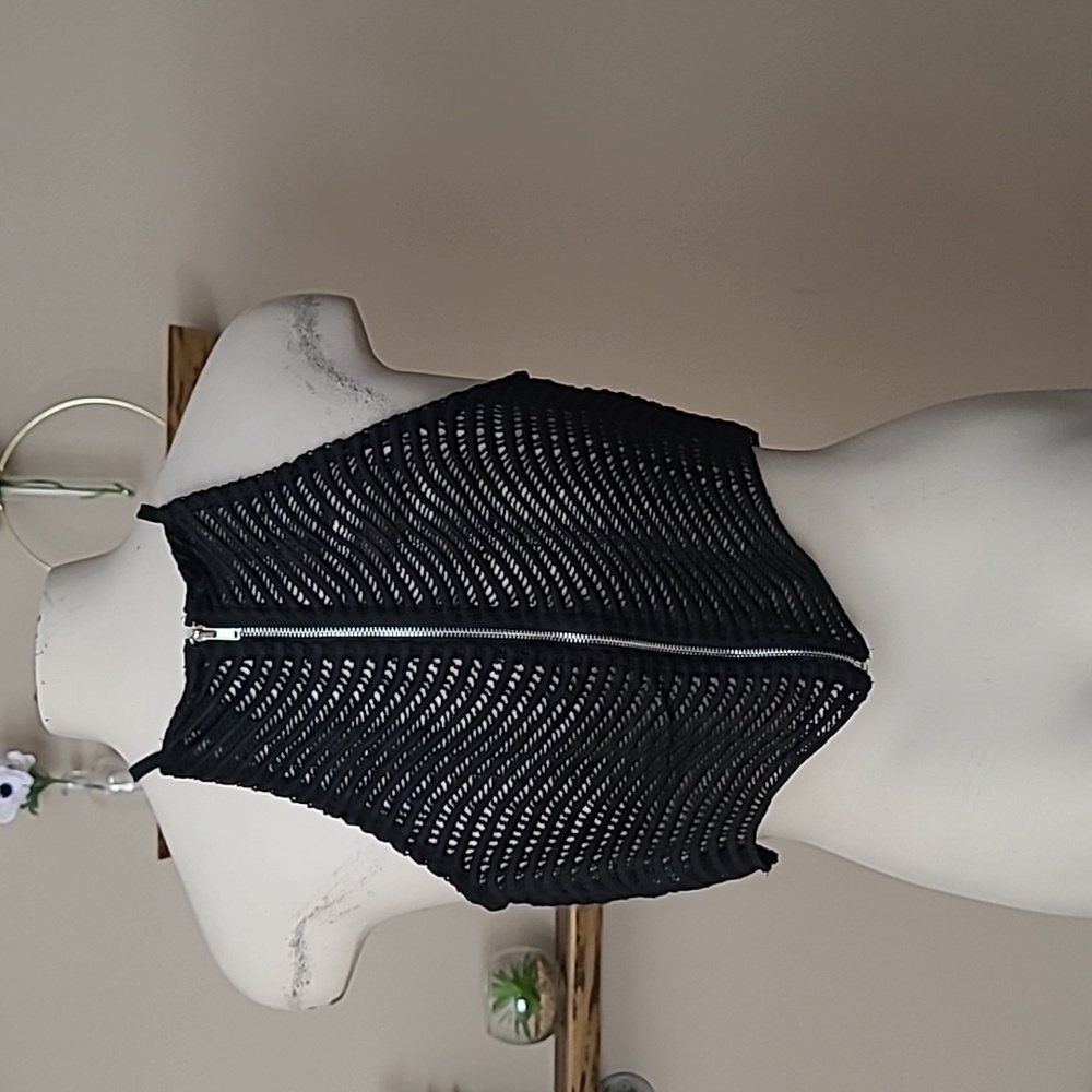Windsor Crop Top - Picture 4 of 7